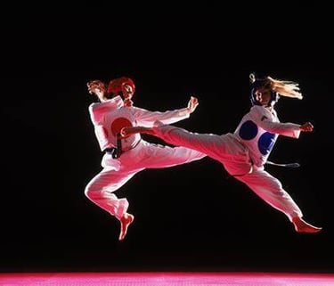taekwondo strong flying kicks