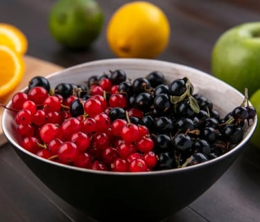 Frutas ricas em vitamina C, como laranja, morango e kiwi, que fortalecem a imunidade.