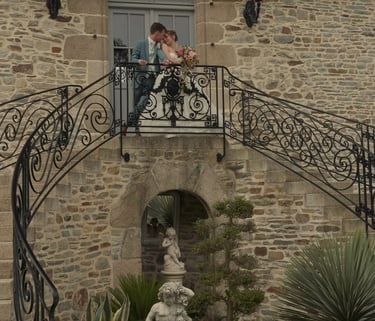 couple de mariés filmés au chateau du bertry à la bouexiere