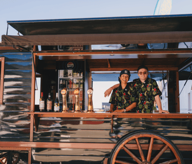 Maria og Ulrik ved Maritime Munchies food truck i Lofoten