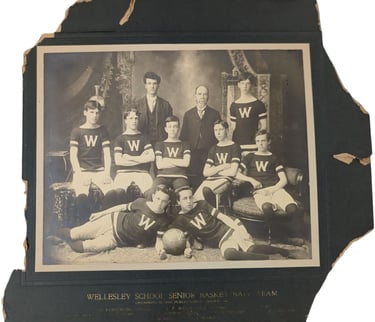 Rare antique cabinest card photograph of Wellesley school Senior Boys Basketball Team in 1901