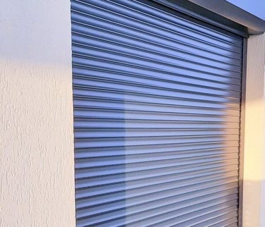 Rulouri exterioare din aluminiu manuale sau electrice