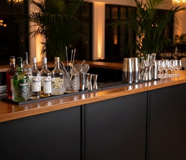 Serviço de bar completo com bebidas e balcão em festa