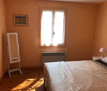 Chambre double avec vue sur le parc à Quillan dans la vallée de l’Aude