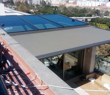 Lucernario con vidrios térmicos solares y Toldo veranda.
