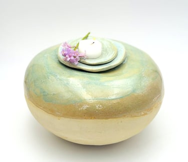 estelle del céramiste Urne funéraire en ceramique forme ronde et couleur vert d'eau