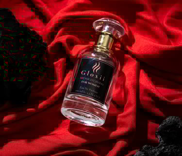Gloxii MIDNIGHT BLOOM women’s fragrance bottle close-up – sensual scent