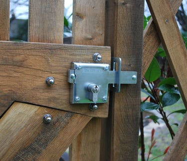 Wooden gate with key lock Malta