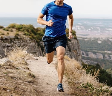 Sportif qui peut courir sans douleur grâce à la séance d'ostéopathie au cabinet d'Inès Patou à Rions