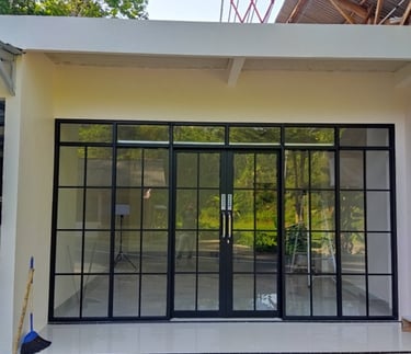 <img src="pintu-aluminium.jpg" alt="Pintu Aluminium Minimalis Kuat dan Tahan Lama - Dzalfa Jaya Alum