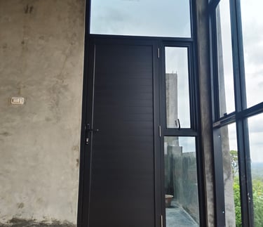 <img src="pintu-aluminium.jpg" alt="Pintu Aluminium Minimalis Kuat dan Tahan Lama - Dzalfa Jaya Alum