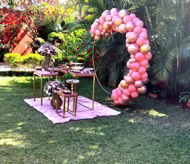 O jardim d espaço ajuda a deixar as fotos ainda mais lindas