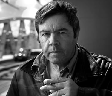 Thierry  est un artiste visuel passionné par la capture des moments éphémères à travers son objectif