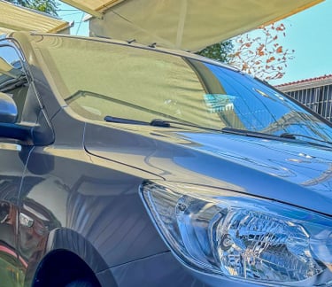 Un auto recién desabollado y pintado por Instaneumáticos