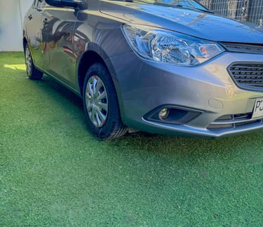 Un auto recién desabollado y pintado por Instaneumáticos