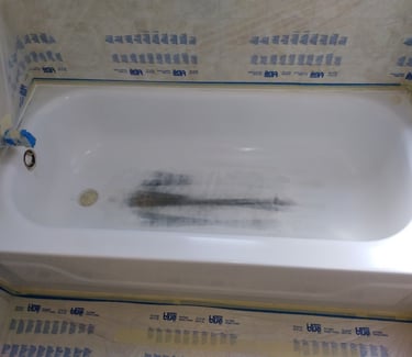 Bathtub old and worn out