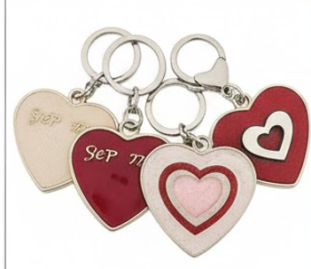 HERZ-SCHLÜSSELANHÄNGER SET – PERSONALISIERTES GESCHENK FÜR PAARE GOLD-OPTIK