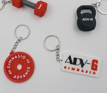 gym llavero gimnasio posadas red weight plate, kettlebell, and dumbbell for fitness branding.