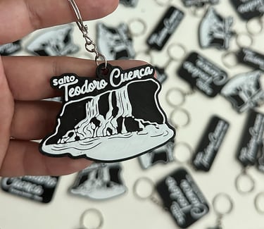 Custom black and white rubber 3d llavero the Salto Teodoro Cuenca waterfall design.