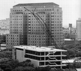 Sid Richardson College construction in Lovett's parking lot