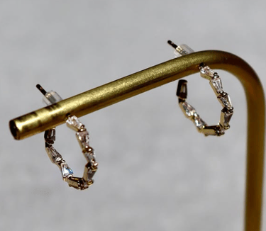 boucles d'oreilles asymétriques