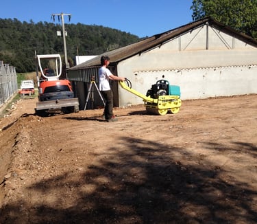 Terrassement avec décaissement professionnel pour aménagement extérieur