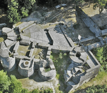 Saint Amand Montrod a une fortrese qui est ouvert pour des visites !