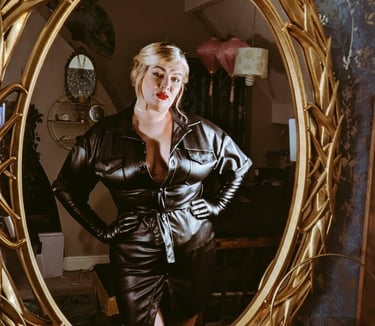 Bdsmmia Leeds in a leather jacket and gloves