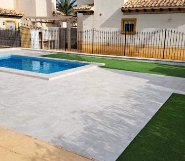 pools and surrounds by Aurea Luxe General Construction in La Marina, spain