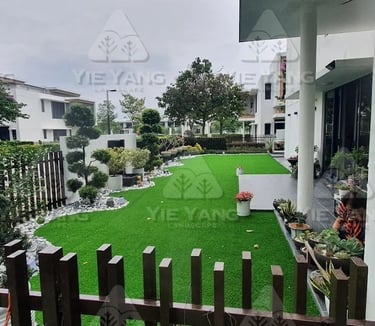 Bungalow front garden with artificial turf, topiary and timber fence – Yie Yang Landscape