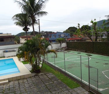 Quadra e Piscina do Centro Esportivo