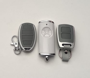 Suderinamas vartų pultelis, pakeičiantis konkretų originalų modelį
