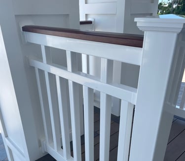 Vinyl patriot railing with mahogany woodgrain vinyl wrapped top