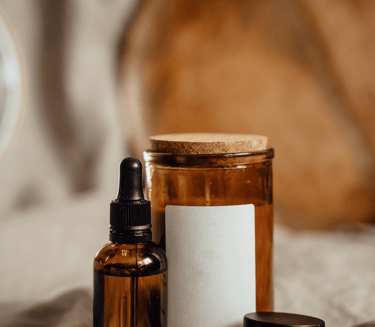 Une bougie artisanale de rituel pour de la méditation ou de la détente