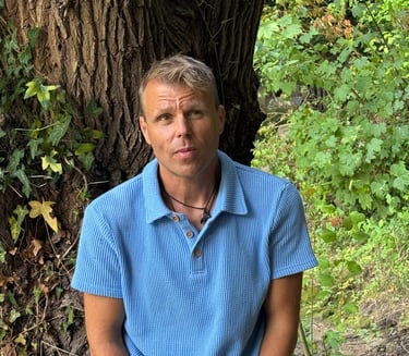 Mein Bild vor einem Baum