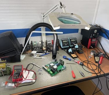 Divers outils et composants électroniques
