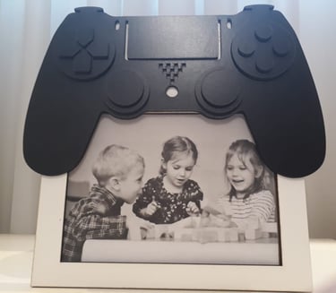 Portarretrato joystick en madera con calado laser