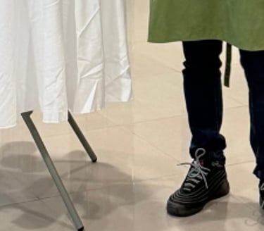 Sommelier; Aproned Mixologist Sommelier; Hire sommelier