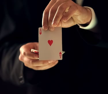 personne qui tient l'ace de cœur