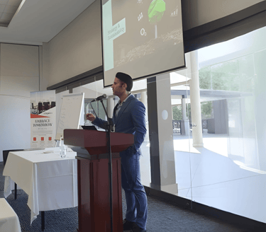Facilitator leading a Celagenix StratDash business strategy sprint session