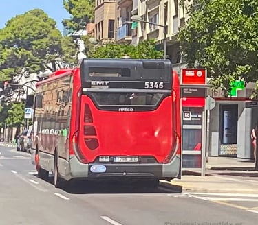 bus en la avenida de Burjassot de Valencia