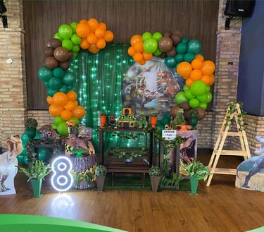 Aluguel de decoração infantil Dinossauros na Freguesia do Ó com mesa decorada temática para festa