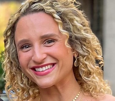 foto da autora do ebook primeiro emprego internacional e remoto