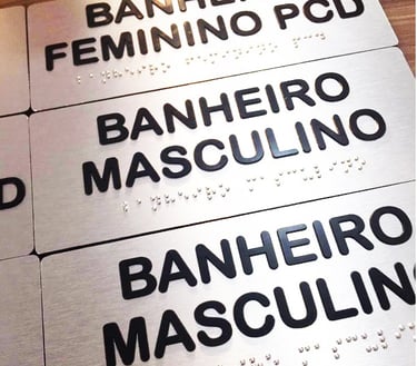 Placa em braile