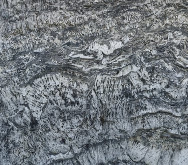 Trawertyn ciemny szary, włoski kamień naturalny