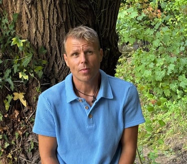 Mein Bild vor einem Baum