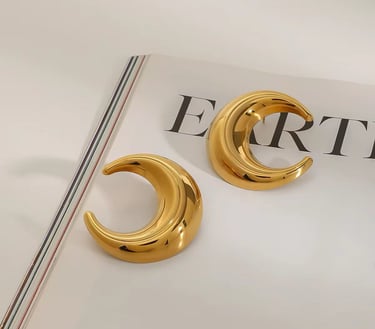 18 k gold plated Demi fine earrings which are water resistant and hypoallergenic.