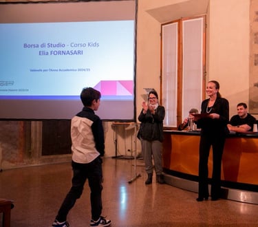 Cerimonia di premiazione per gli studenti del corso kids