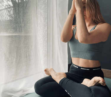 yoga fille lotus