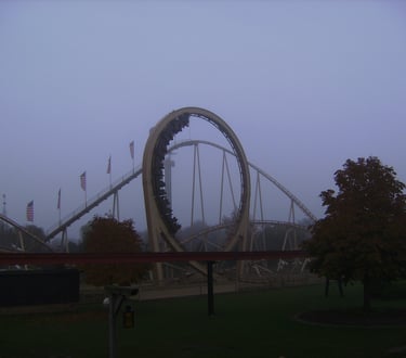 Looping star in de mist attractiepark slagharen 2007